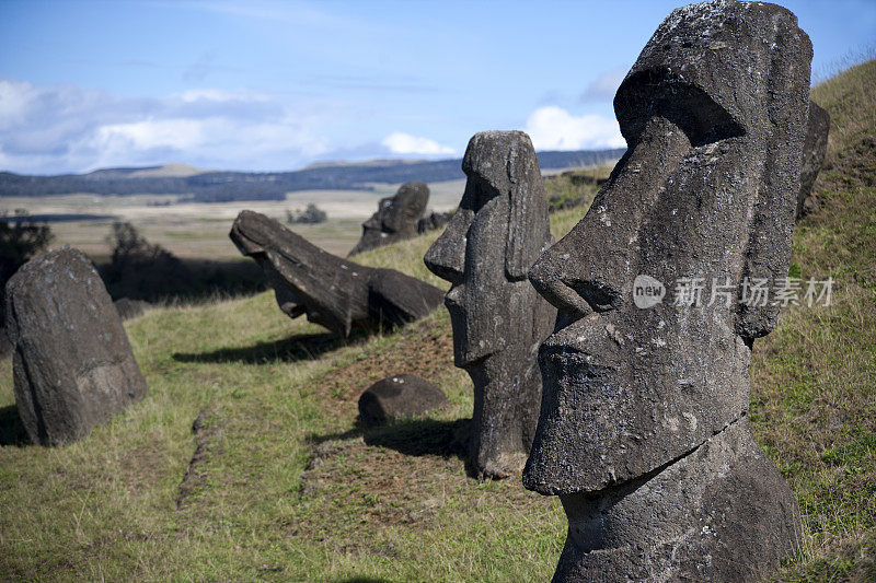 摩艾石像在 Rano Raraku